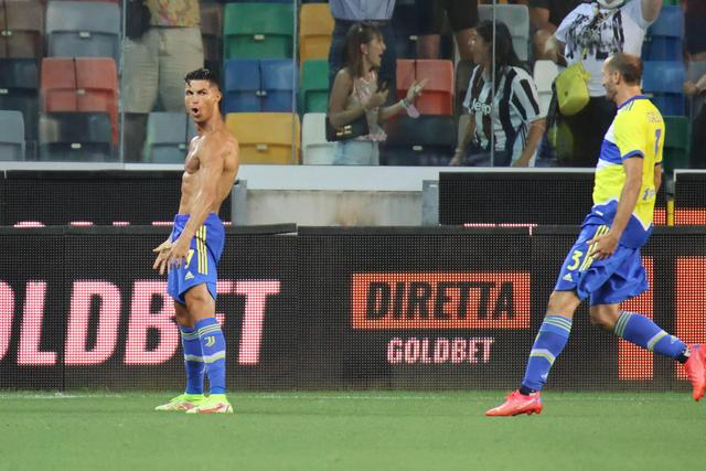  博洛尼亚定位球战术奏效，头球制胜击败莱切